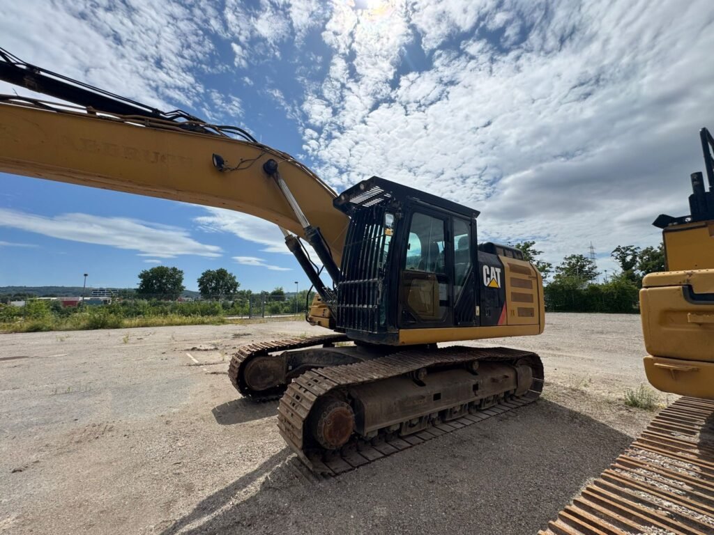 CAT 330F